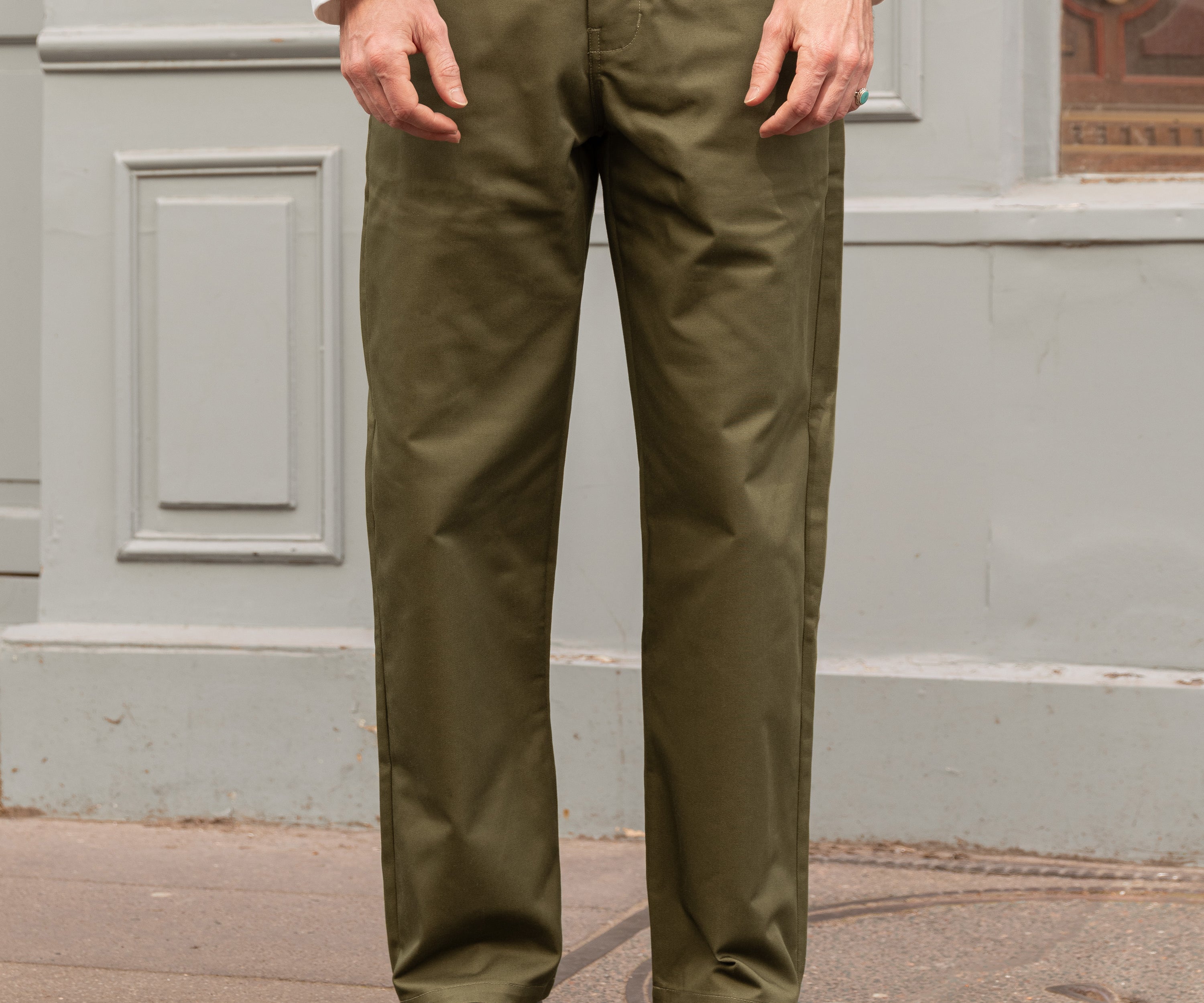 THE PLAIN FRONT PANTS Taille US 26 / FR 36 / VERT OLIVE - BRUT Clothing
