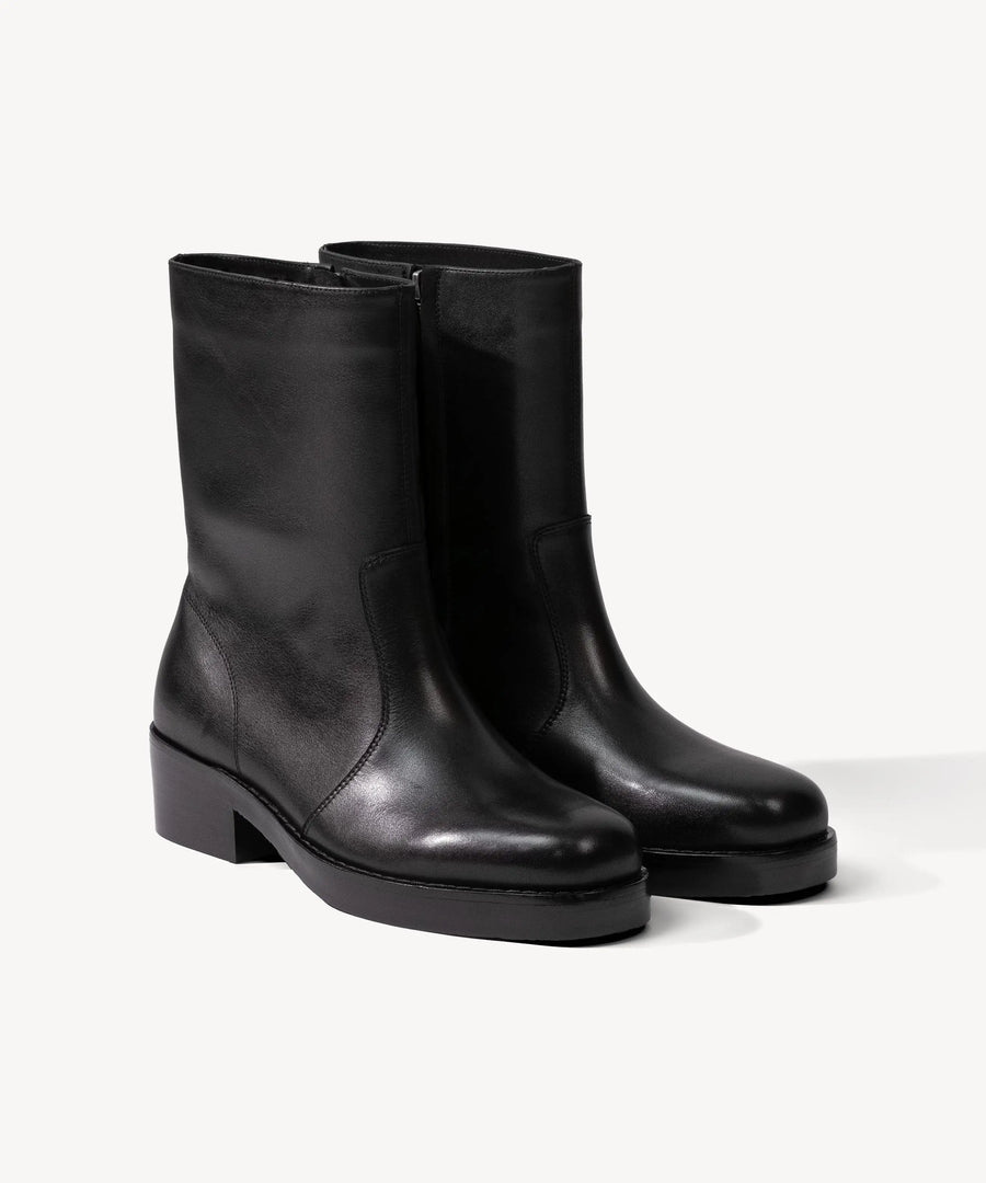 <span>CUBAN BOOTS</span>