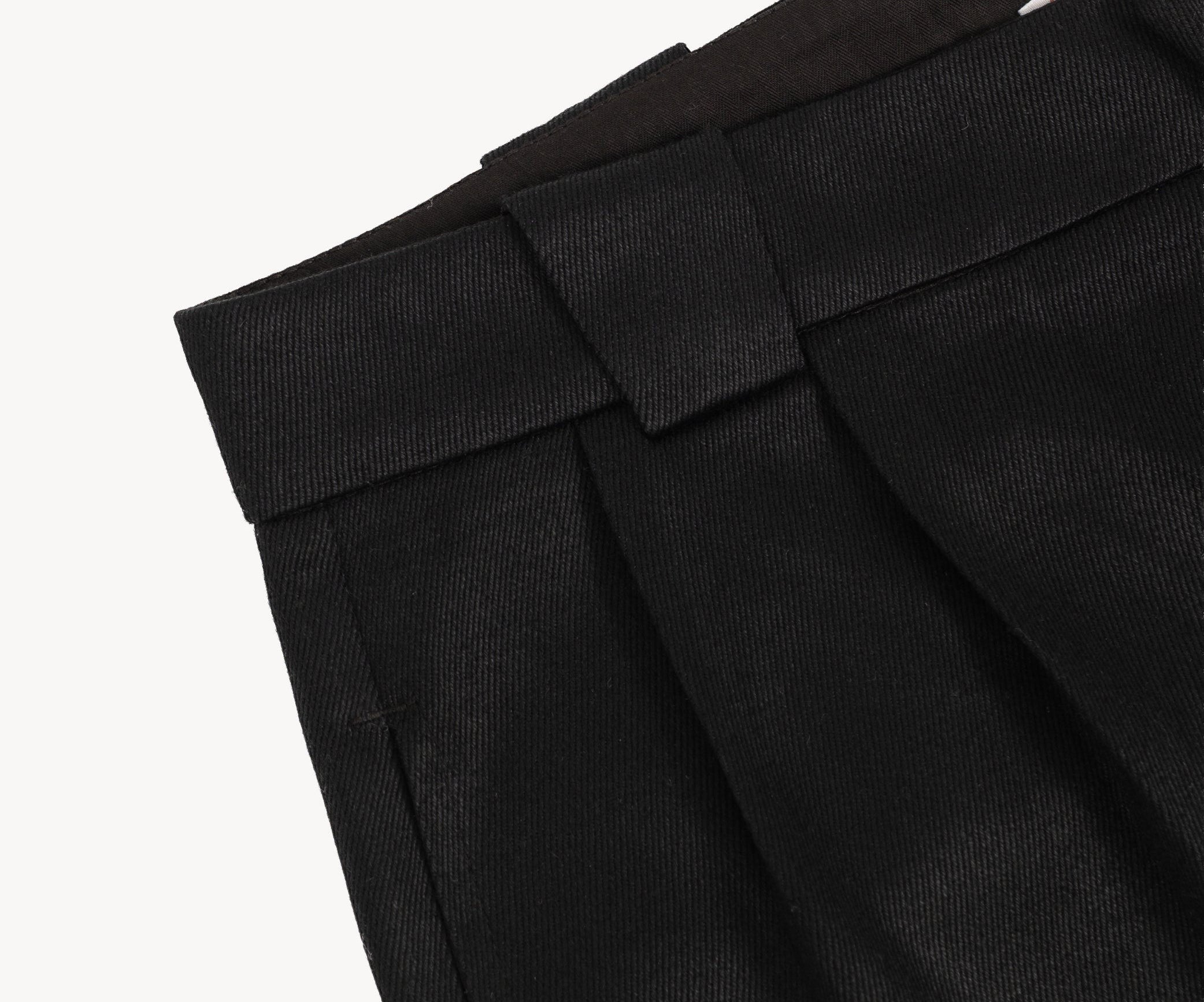 SHORT PLISSÉ SATINÉ REWORK® Taille US 26 / FR 36 / NOIR - BRUT Clothing